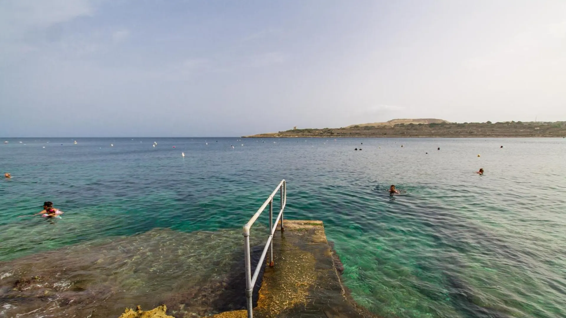 Apartment Modern Beautiful Pool And Sea Apt Qawra - Happy Rentals