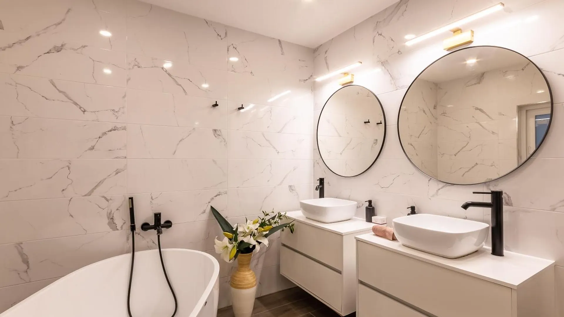 Modern Beautiful Pool And Sea Apt Qawra - Happy Rentals 马耳他