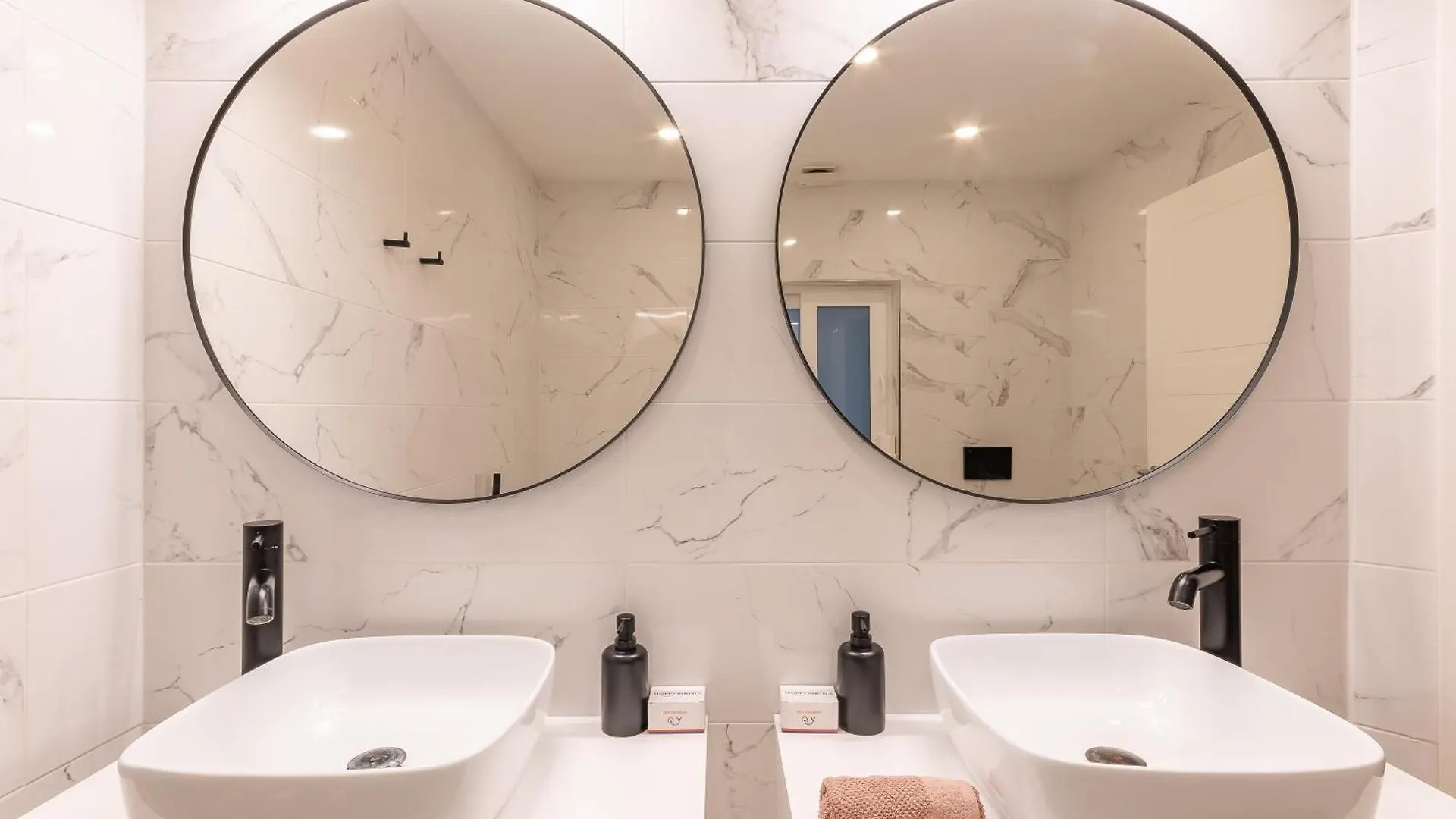 Modern Beautiful Pool And Sea Apt Qawra - Happy Rentals 0*,  马耳他
