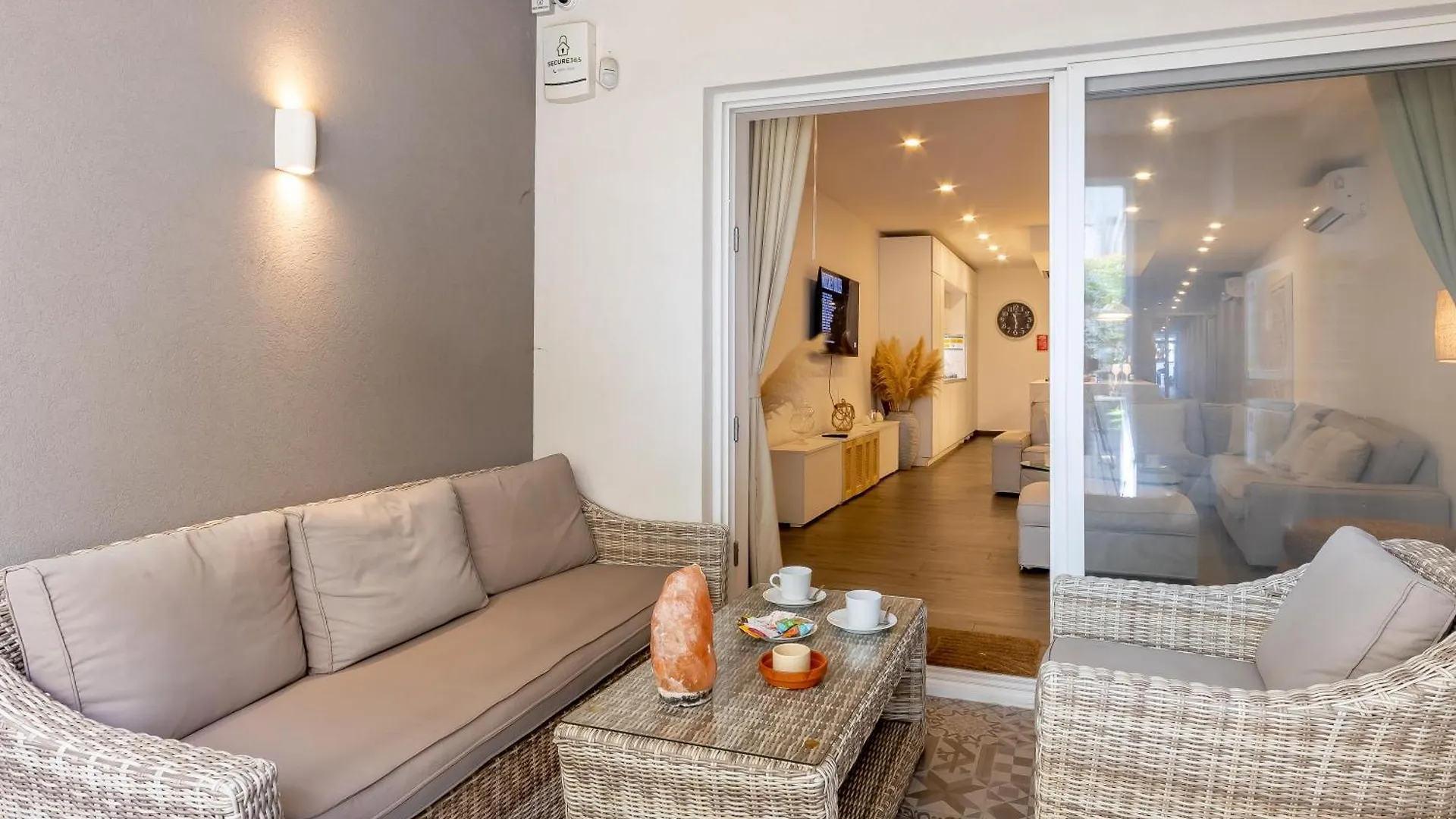 Modern Beautiful Pool And Sea Apt Qawra - Happy Rentals